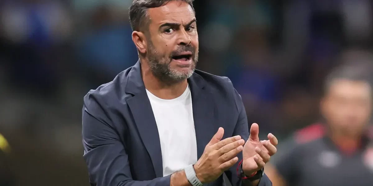 Artur Jorge ganha ‘chaves do CT’ após renovação surpreendente no Cruzeiro