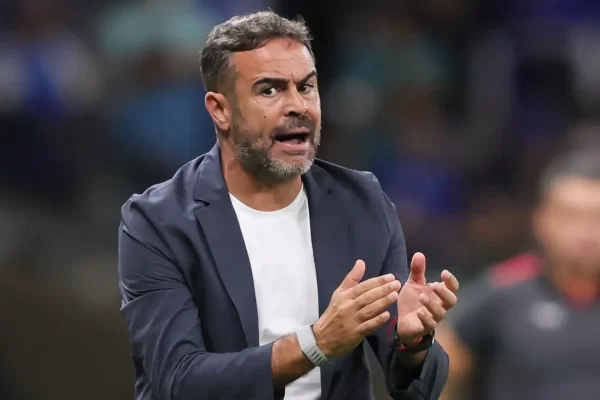 Artur Jorge ganha ‘chaves do CT’ após renovação surpreendente no Cruzeiro