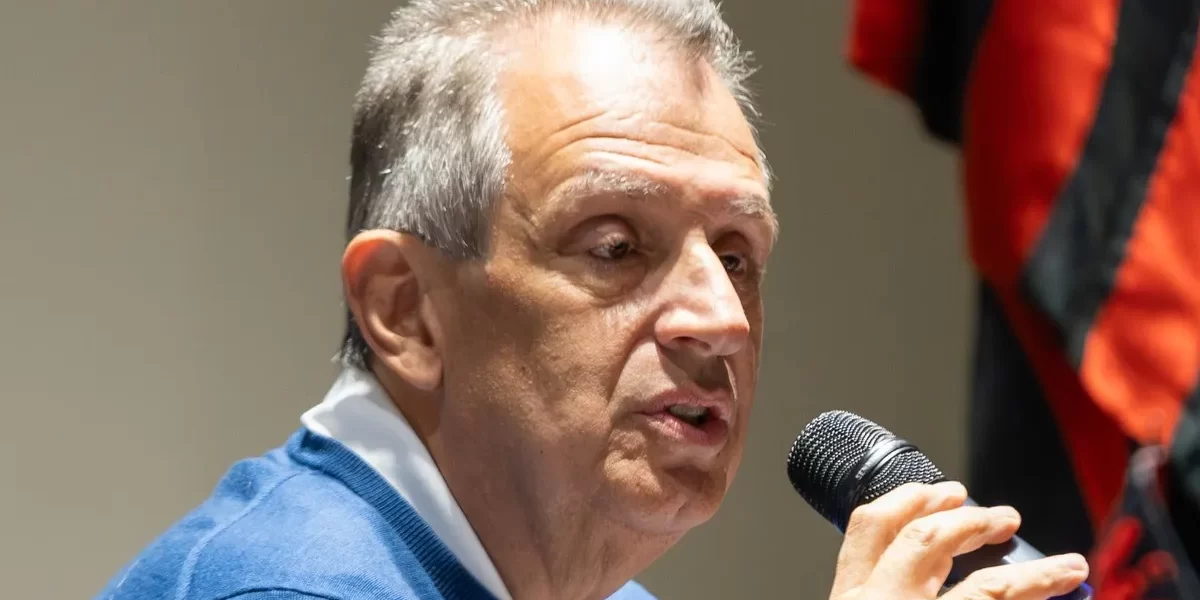 Bap dá chacoalhão no elenco após vexame do Flamengo