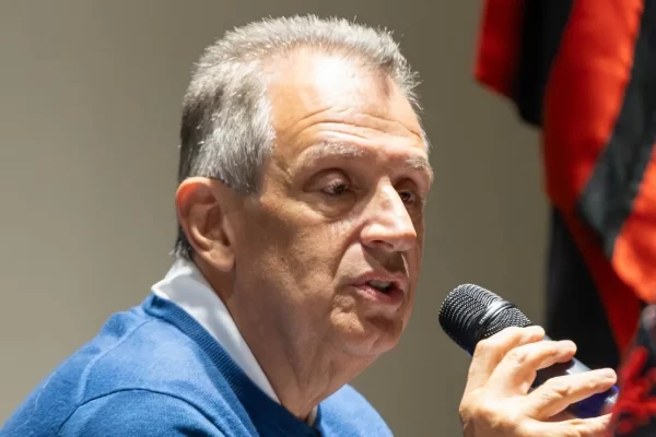 Bap dá chacoalhão no elenco após vexame do Flamengo