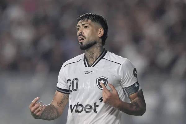 Botafogo: 11 jogos sofrendo gols e alerta máximo na defesa
