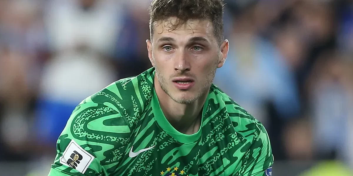 Torcida explode: Bento falha com os pés e vira alvo de críticas