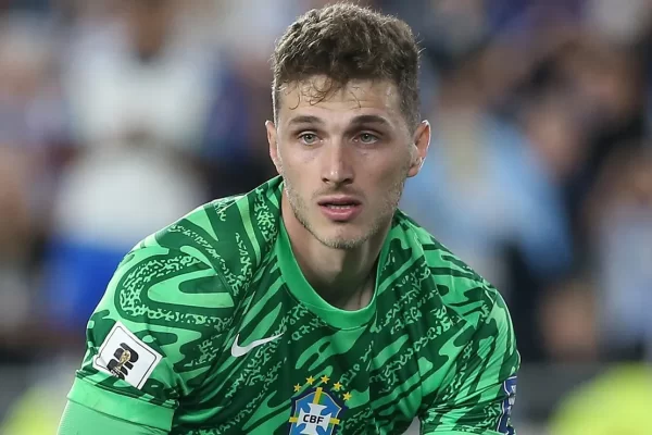 Torcida explode: Bento falha com os pés e vira alvo de críticas