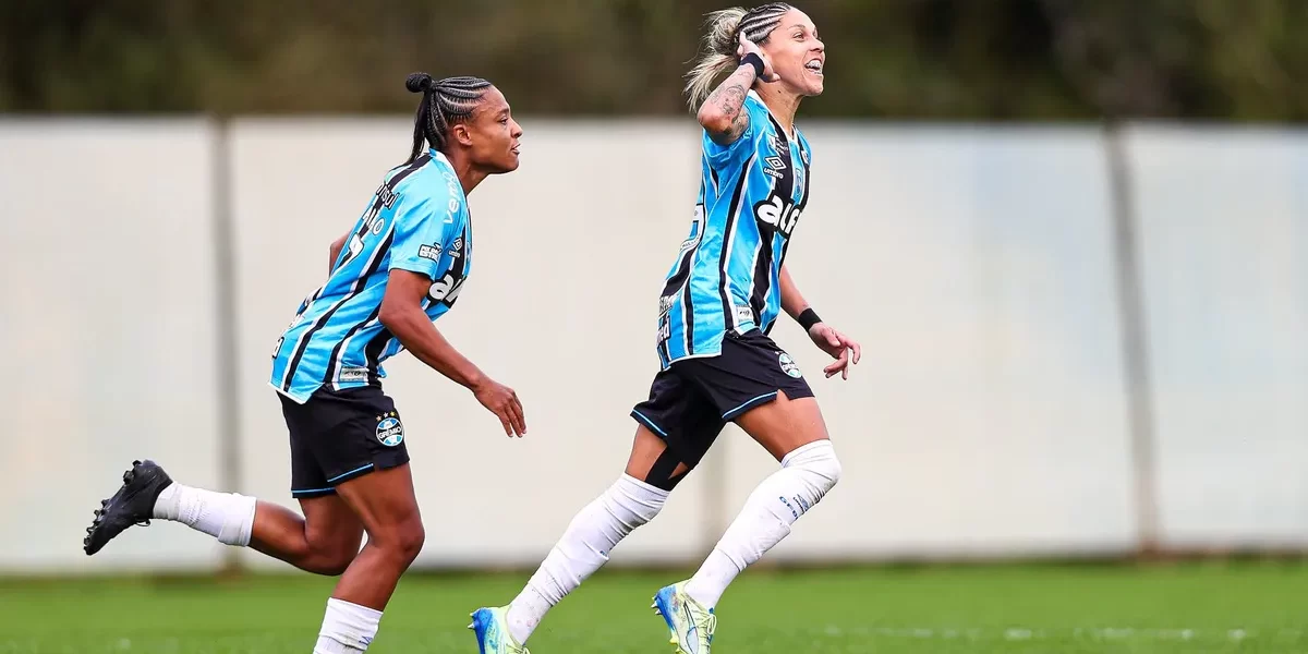 Camila Pini celebra virada do Grêmio Feminino com Jéssica de Lima