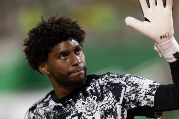 Corinthians segura Hugo Souza e recusa oferta milionária do Besiktas