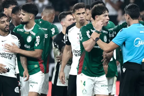 Palmeiras falha com dois a mais e empata com Corinthians
