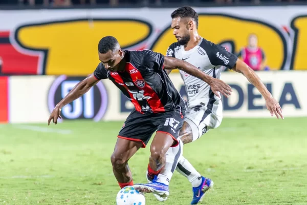 Corinthians decepciona no 1º tempo: torcida critica apatia e falta de criação