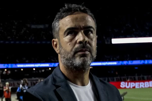 Artur Jorge exige mais agressividade ofensiva do Cruzeiro