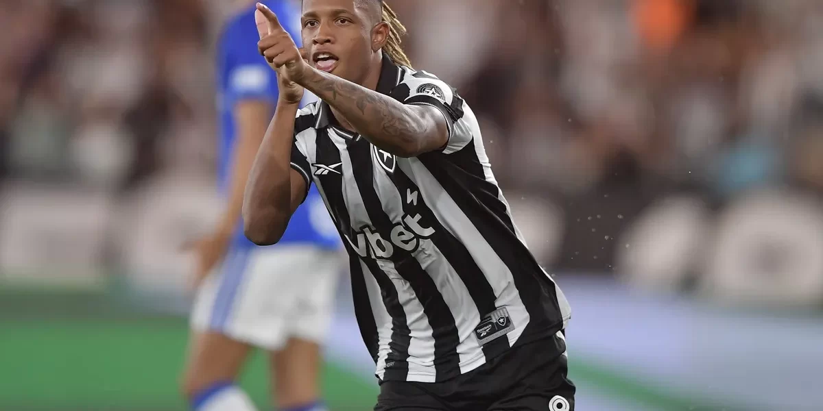 Danilo brilha e é o 2º volante mais goleador do mundo em 2026