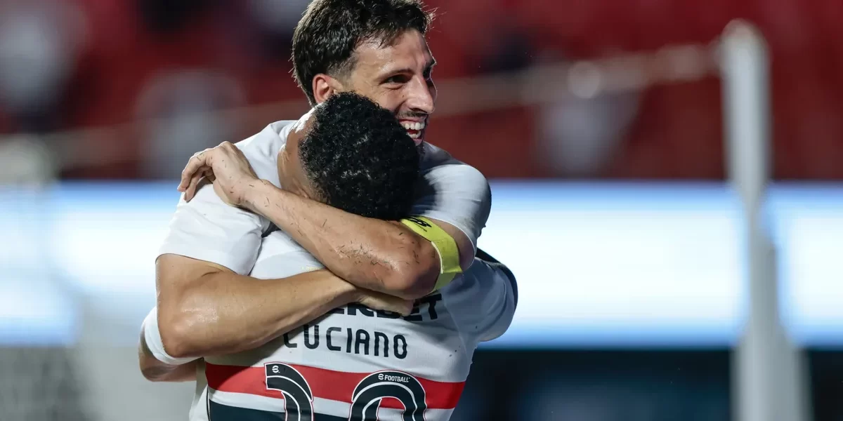 São Paulo enfrenta Vitória sem quatro titulares; veja provável time