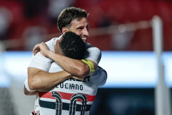 São Paulo enfrenta Vitória sem quatro titulares; veja provável time