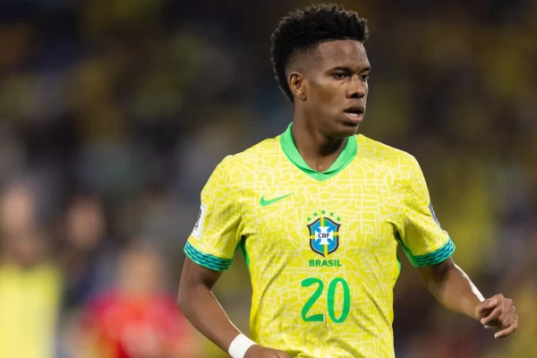 Estêvão se lesiona no Chelsea e acende alerta na Seleção