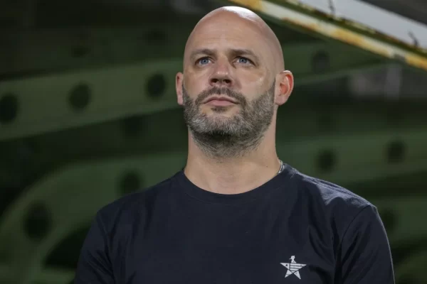 Botafogo com força máxima: Franclim Carvalho escala time completo contra o Internacional