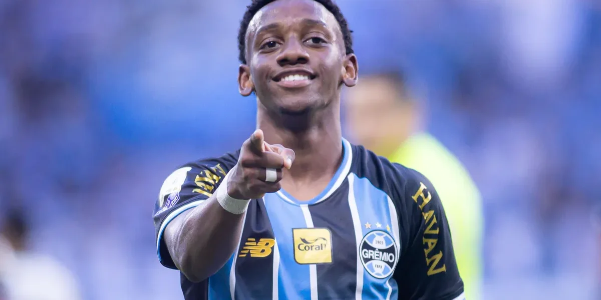 Gabriel Mec brilha no Grêmio: gol decisivo e números de destaque contra o Coritiba