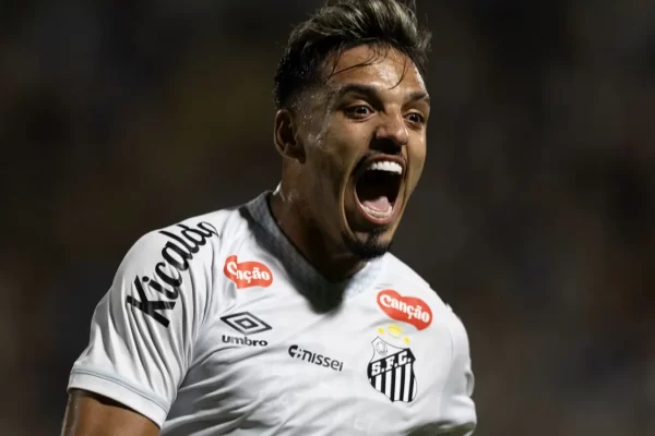 Gabriel Menino se lesiona e vira baixa no Santos; Cuca ajusta time