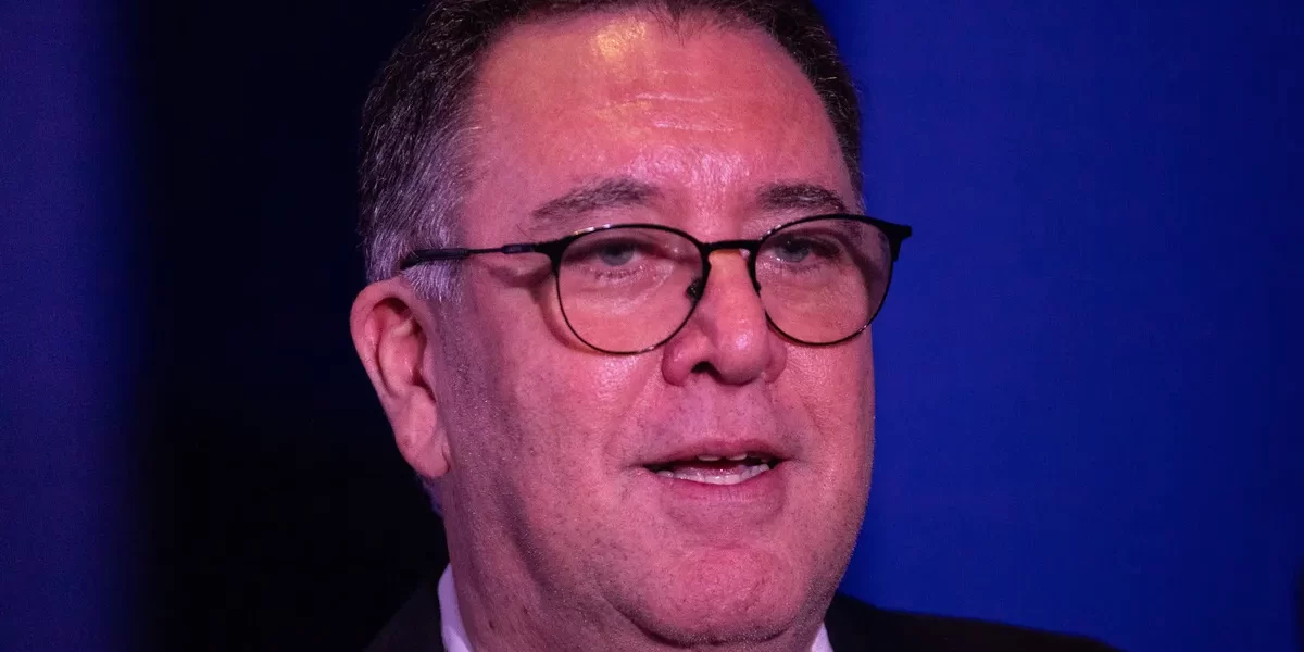 Santos aprova contas com dívida de R$ 1 bi e alerta financeiro