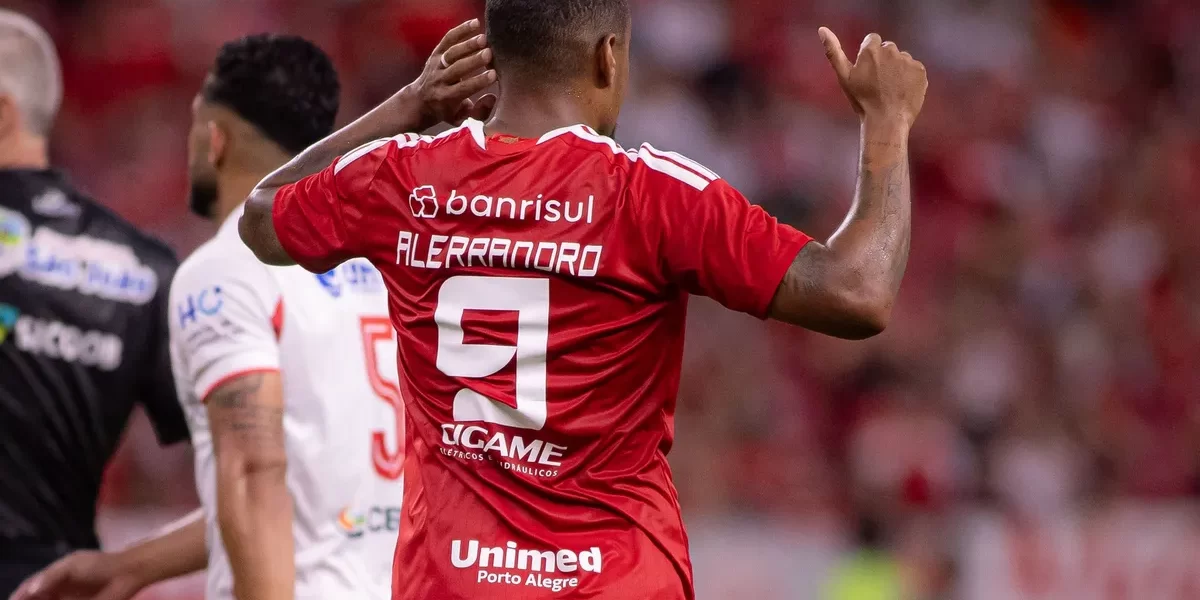 Alerrandro pode substituir Borré no ataque do Inter