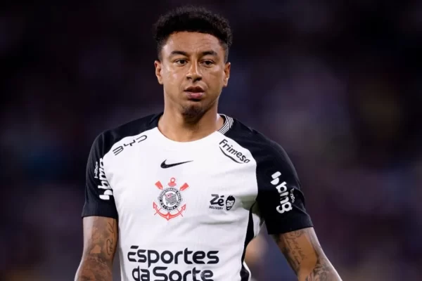 Lingard estreia no Corinthians com atuação discreta em derrota