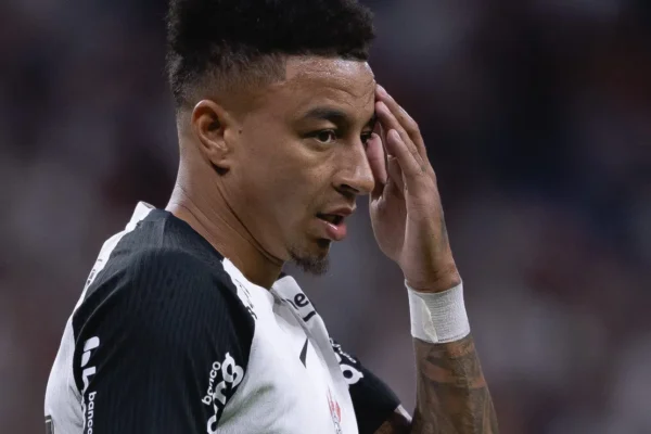 Lingard chocado com invasão de torcedores no Corinthians: ‘Nunca vi isso’