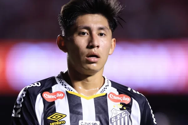 Santos pressiona por renovação e pode comprar parte de Miguelito