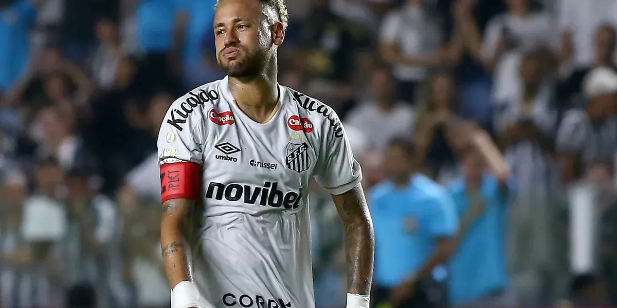 Neymar acerta trave e torcida lamenta: ‘Que pecado’ em Santos x Coritiba