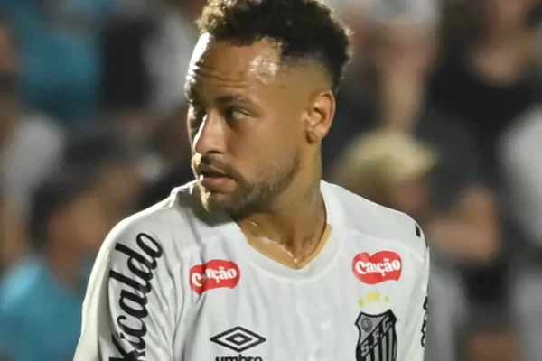 Neymar se desculpa por discussão com torcedor: ‘Não farei mais isso’