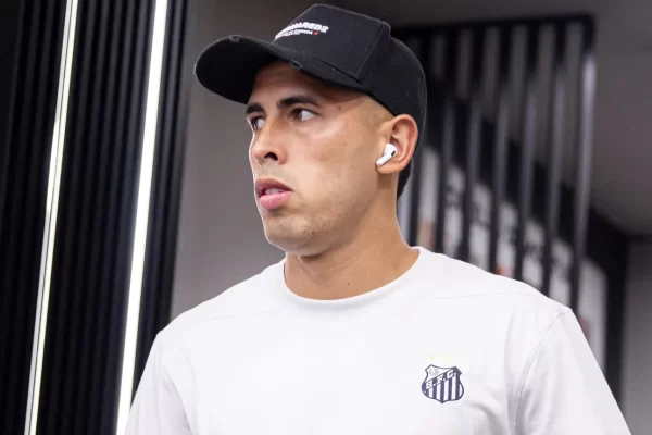 Oliva brilha no Santos e conquista a confiança de Cuca