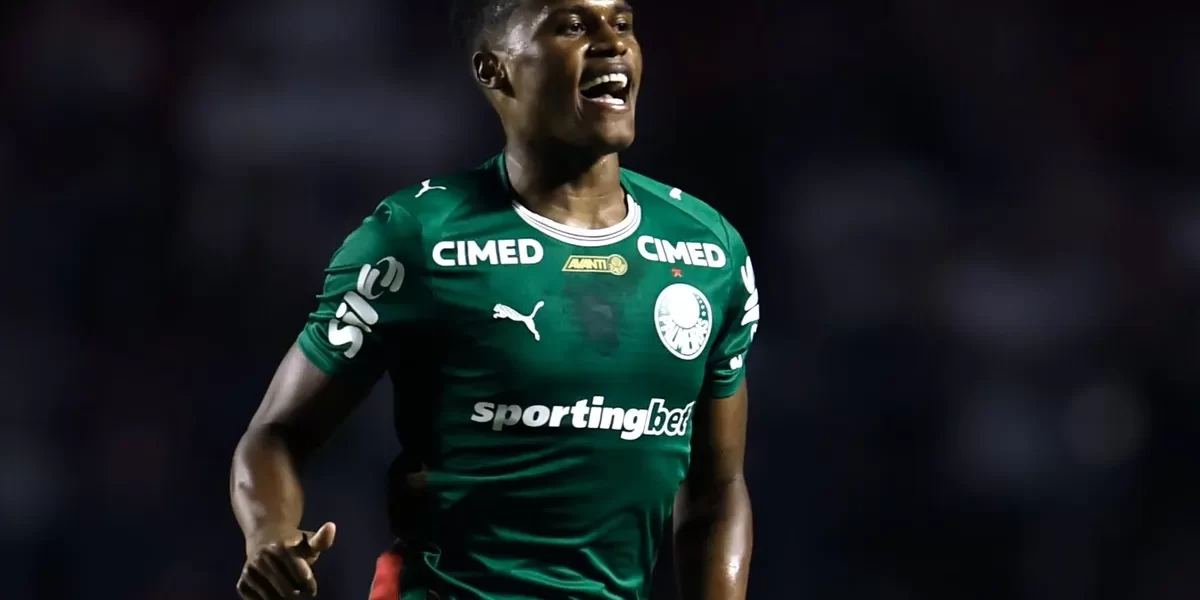 Palmeiras vence no fim e mantém liderança com 5ª vitória seguida