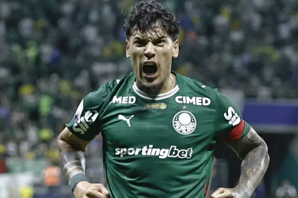 Palmeiras vence com um a menos e segura resultado no Allianz