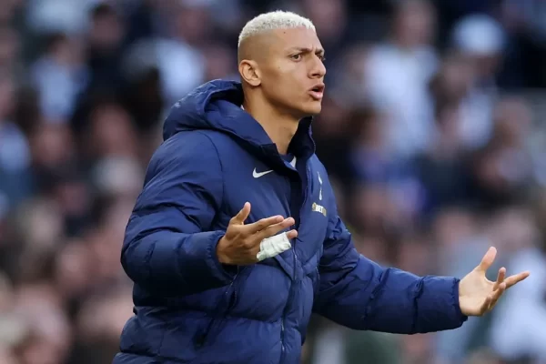 Richarlison no banco: Tottenham empata e atacante perde espaço na Seleção