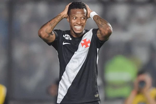Vasco vacila e sofre virada do Botafogo em clássico carioca