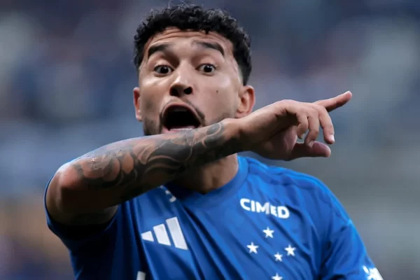 Grêmio nega interesse em William: lateral fica no Cruzeiro