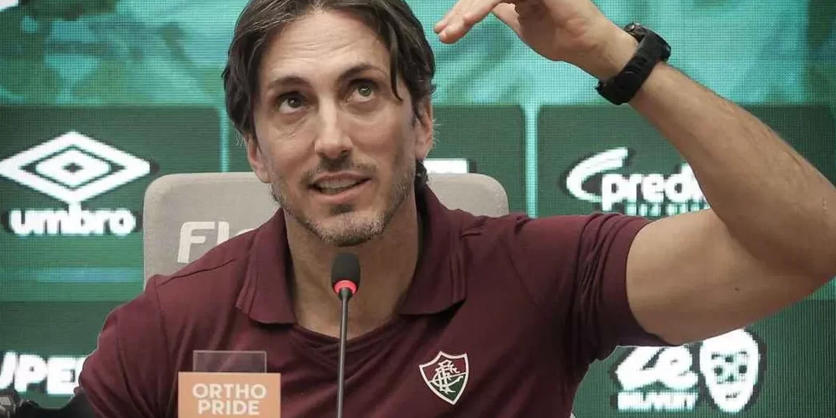 Zubeldía explica ausência de Riquelme Felipe no Fluminense
