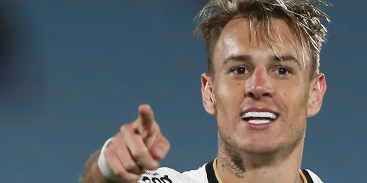 Roger Guedes visita Corinthians, mas volta ao Brasil não passa de fofoca