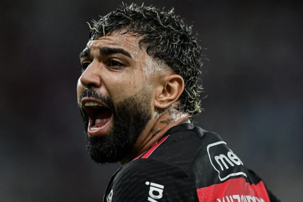 Gabigol causa climão no Santos e vira alvo de cobrança de Cuca