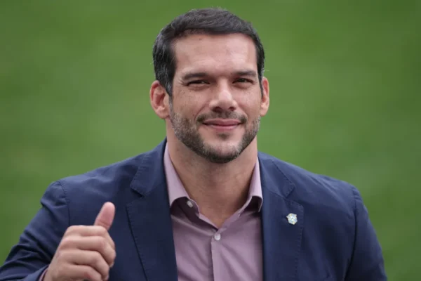 Samir Xaud desembarca em Manaus para final da Copa Norte e novo projeto da CBF
