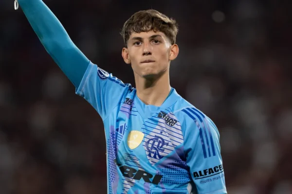Jovem goleiro do Flamengo é convocado por Ancelotti para a Seleção