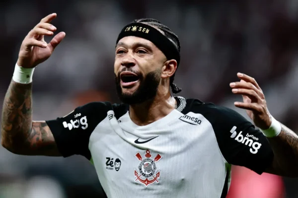 BYD recua e não vai mais bancar metade do salário de Memphis no Corinthians