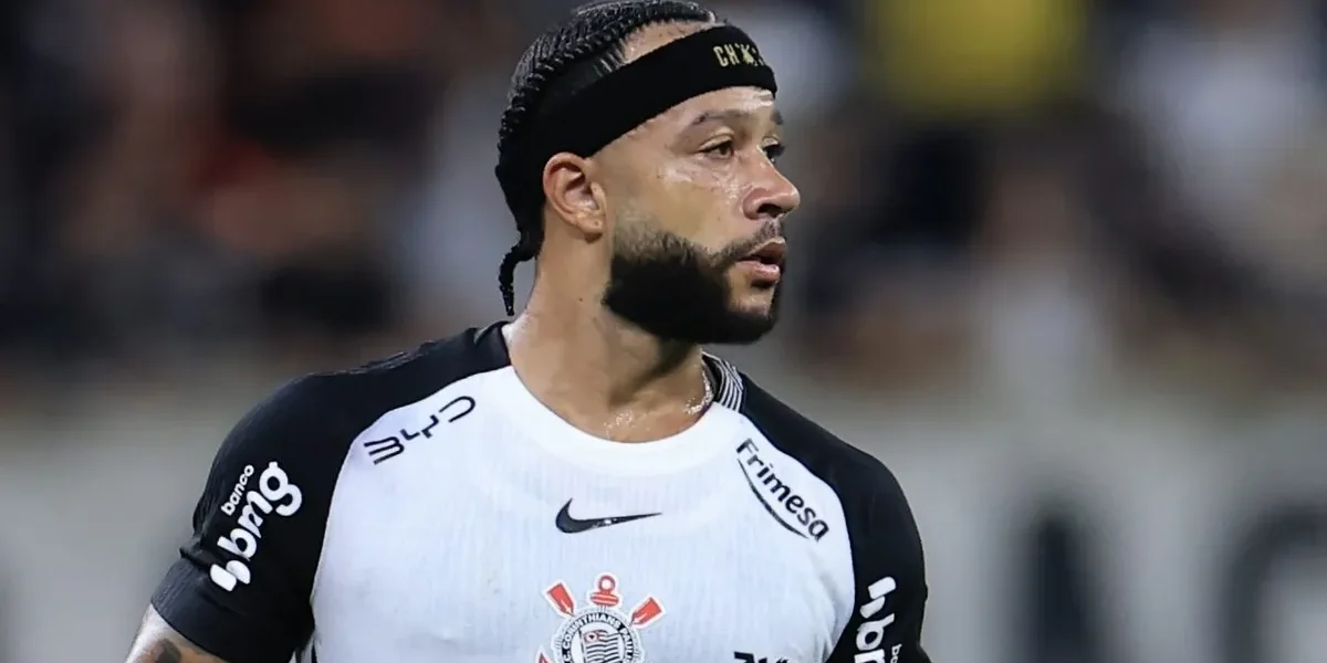 Lingard revela: Memphis Depay se dedica ao máximo para voltar ao Corinthians