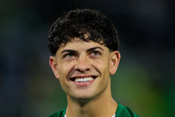 Giay de fora da Copa, mas segue com a Argentina na preparação