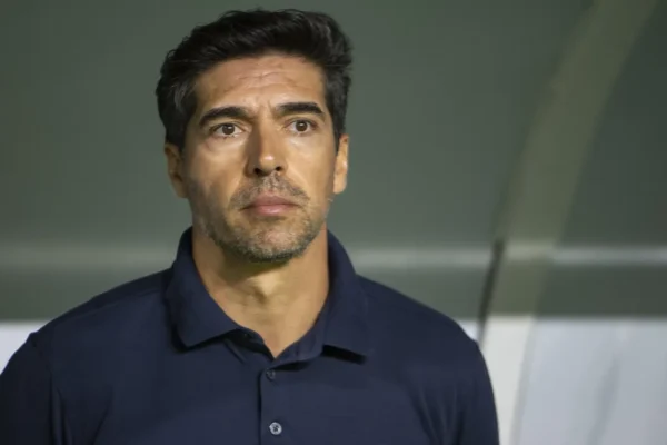 Abel Ferreira poupa titulares e testa zaga inédita no Palmeiras pela Copa do Brasil