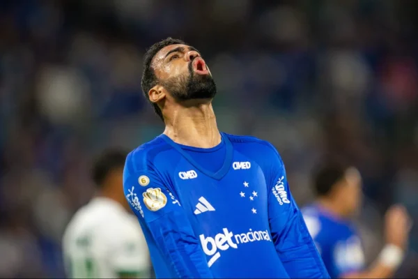 Corte de Fabrício Bruno salva Cruzeiro e garante classificação na Copa do Brasil