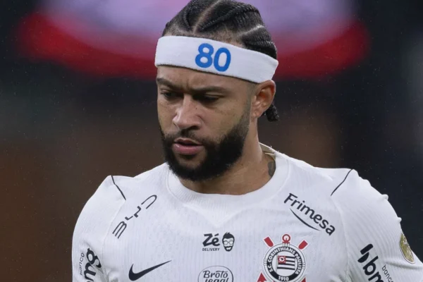 Memphis Depay freia euforia: futuro no Corinthians ‘não é tão fácil’