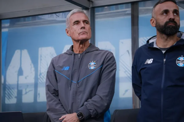 Grêmio naufraga, crise se aprofunda e Copa vira tábua de salvação