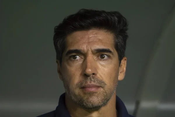 Abel Ferreira ajusta Palmeiras, vence Sporting Cristal e dispara na liderança da Libertadores