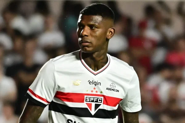 Roger Machado abre brecha para volta de Arboleda ao São Paulo