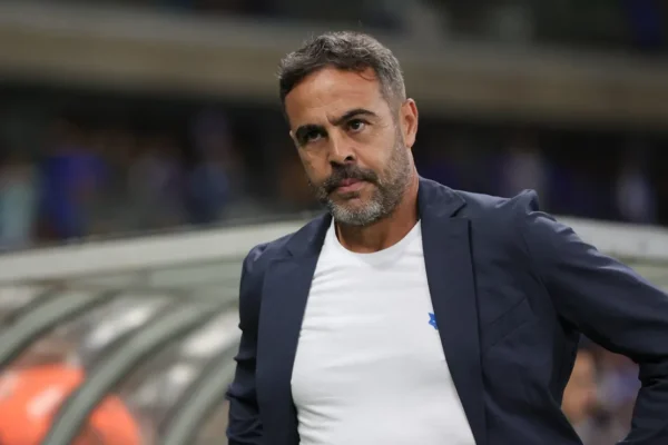 Cruzeiro mira reforço na lateral-esquerda após decisão interna sobre o elenco
