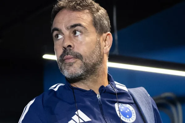 Artur Jorge detona arbitragem: ‘Expulsão destruiu nosso plano’