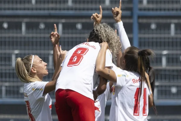 Botafogo perde para o Bragantino e segue na lanterna do Brasileirão Feminino