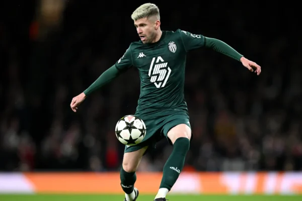 Flamengo de olho em Caio Henrique: lateral do Monaco pode pintar no meio do ano